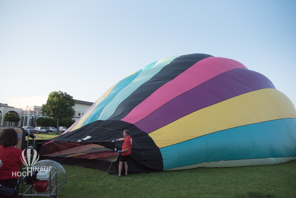 Die Ballonhülle wird aufgeblasen