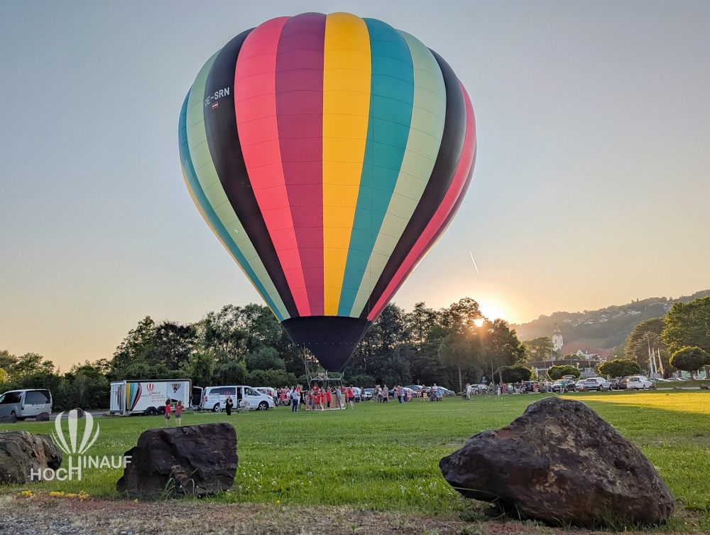 aufgestellter Heißluftballon Leo bei der Taufe