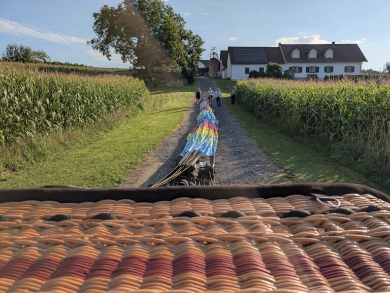 Ballonfahrt in der Nähe über der Steiermark